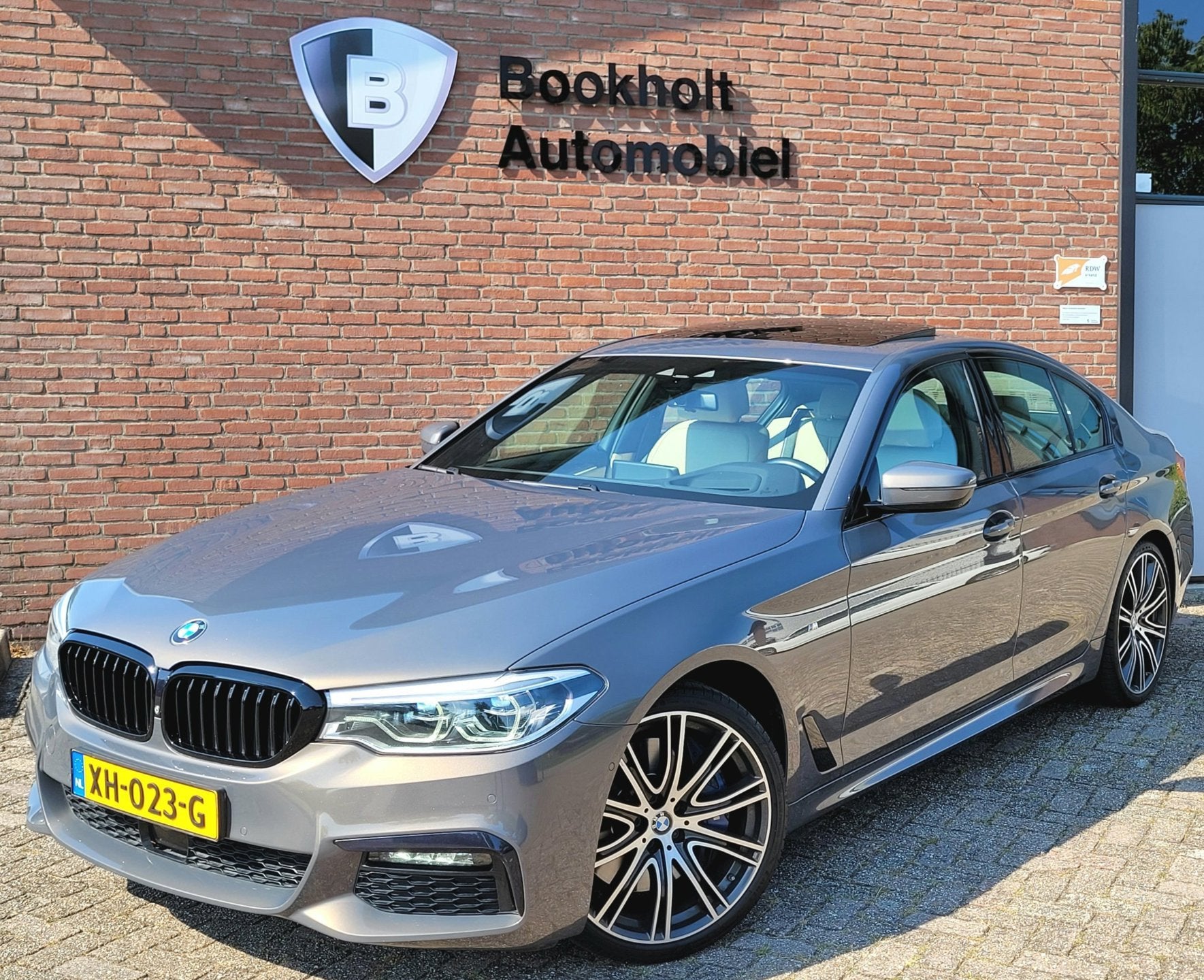 BMW 5-serie 540i M-sport, Schuifdak, ACC, Trekhaak, VOL! (1e, Auto's, Automaat, Achterwielaandrijving, Gebruikt, 2000 kg