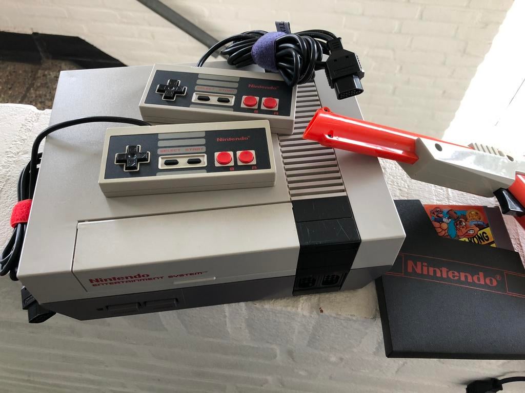 Nintendo Classic NES Console Set + Donkey Kong + Zapper, Spelcomputers en Games, Ophalen of Verzenden, Zo goed als nieuw, Met 2 controllers