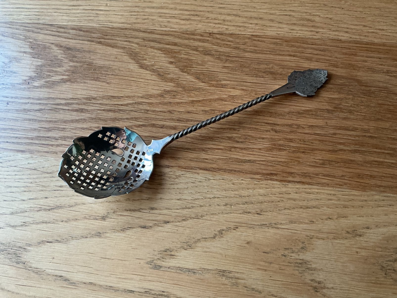 Mooie zilveren strooi lepel met blad motief, Ophalen of Verzenden