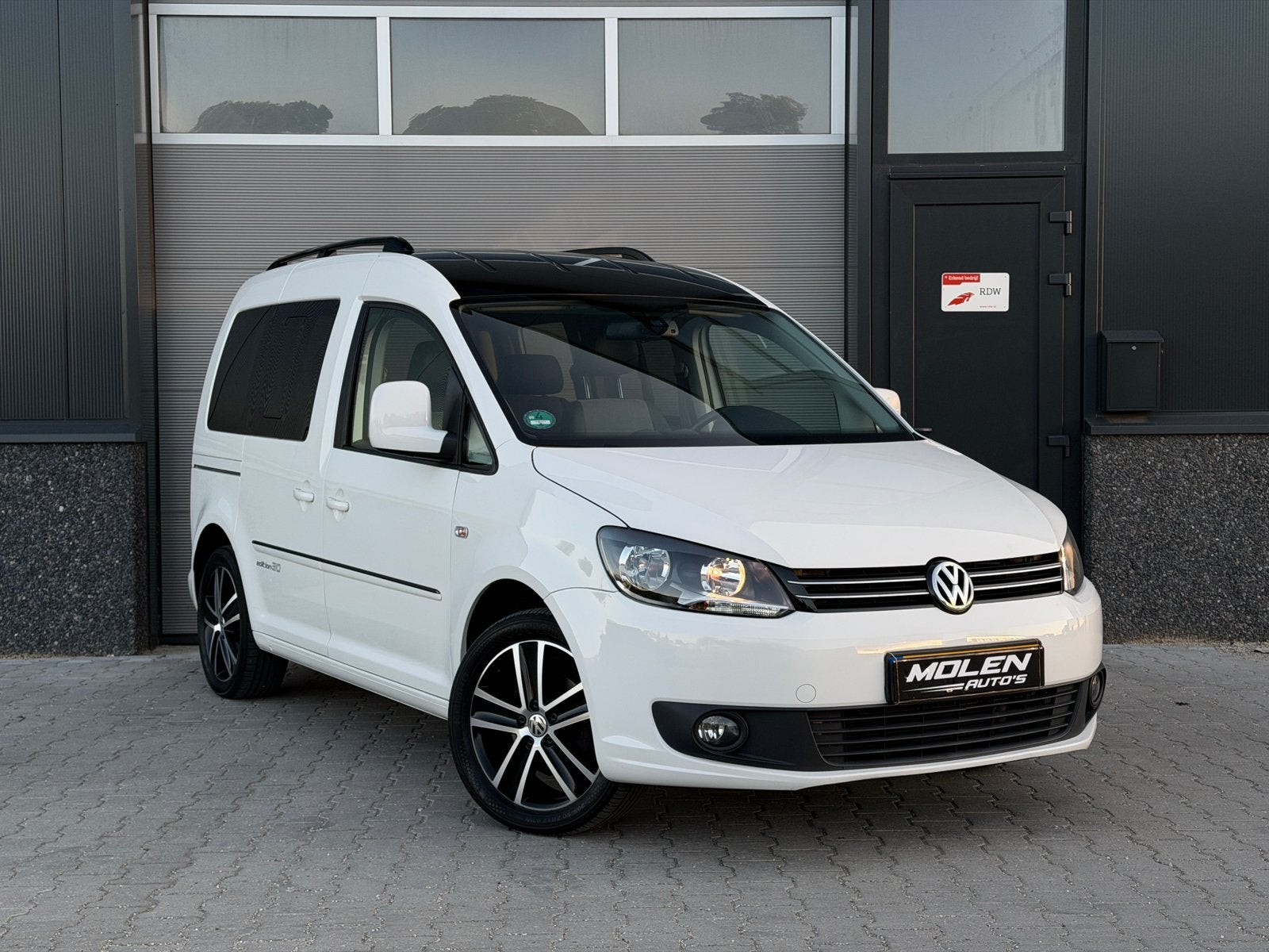 Volkswagen Caddy 1.2 TSI High Line|Edition30|Camper|Trekhaak, Auto's, Voorwielaandrijving, Euro 5, Handgeschakeld, Grijs