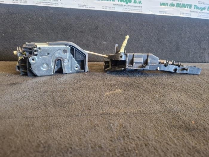 Deurslot Mechaniek 4Deurs links-voor van een BMW 1-Serie, Gebruikt, -, -, 3 maanden garantie