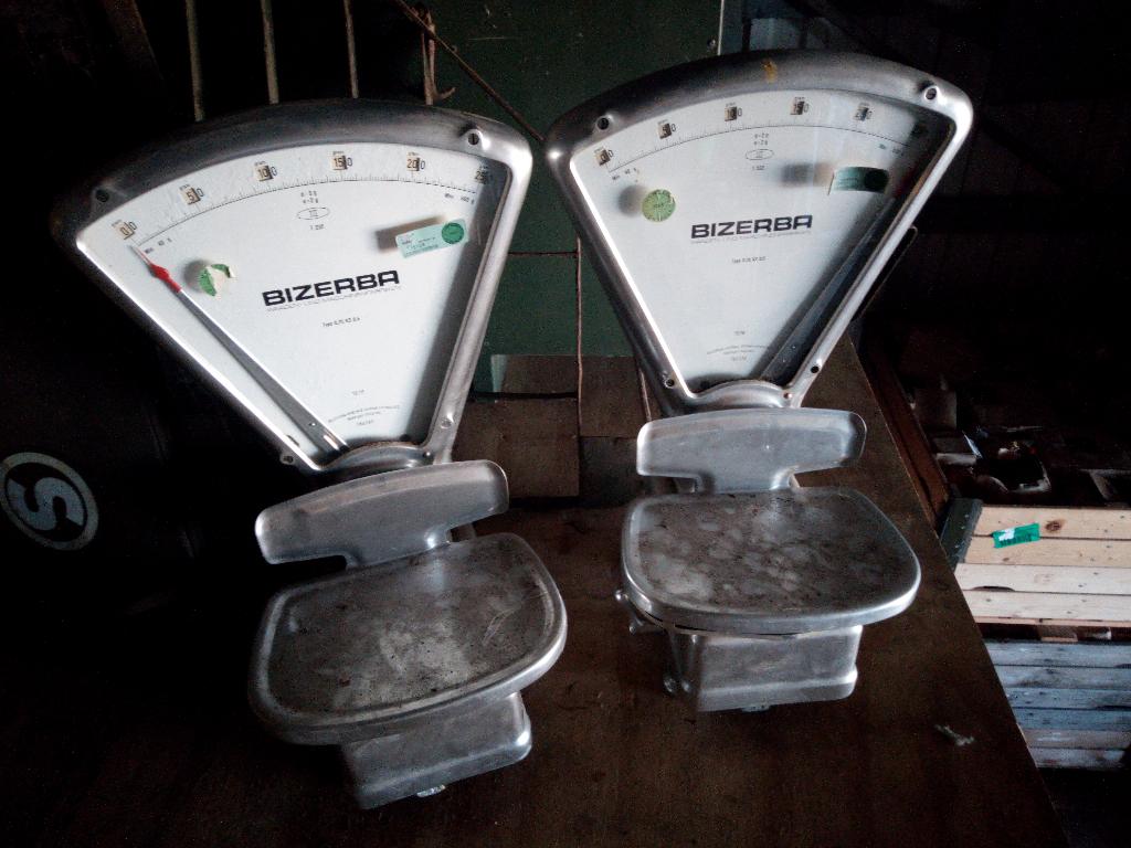 Vintage weegschaal Bizerba (2 stuks), Witgoed en Apparatuur, Weegschalen, Ophalen, Winkelweegschaal, Fijner dan 1 gram, Gebruikt