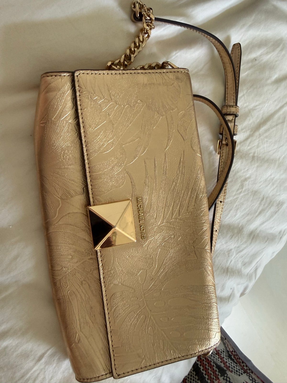 Michael Kors gouden clutch met bladprint, Ophalen of Verzenden, Zo goed als nieuw, Overige kleuren, Avondtasje