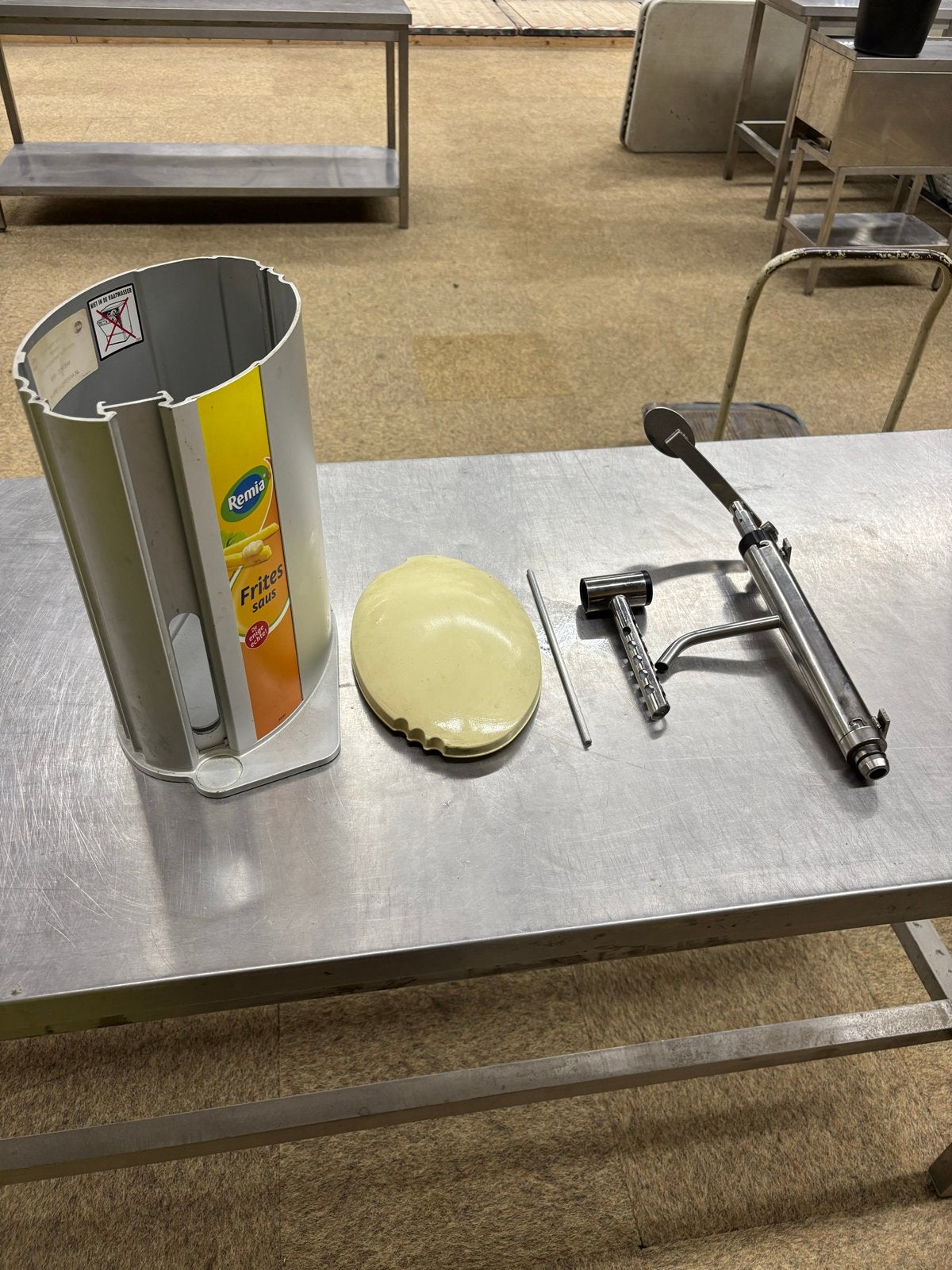 Remia Frites Saus Dispenser met toebehoren, Ophalen, Gebruikt
