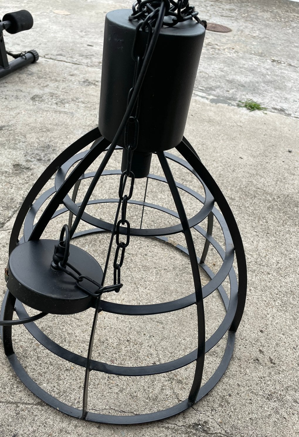 Zwarte metalen hanglamp met kooi design, E27 fitting, Huis en Inrichting, Lampen | Hanglampen, Ophalen, Gebruikt, Metaal, E27 (groot)