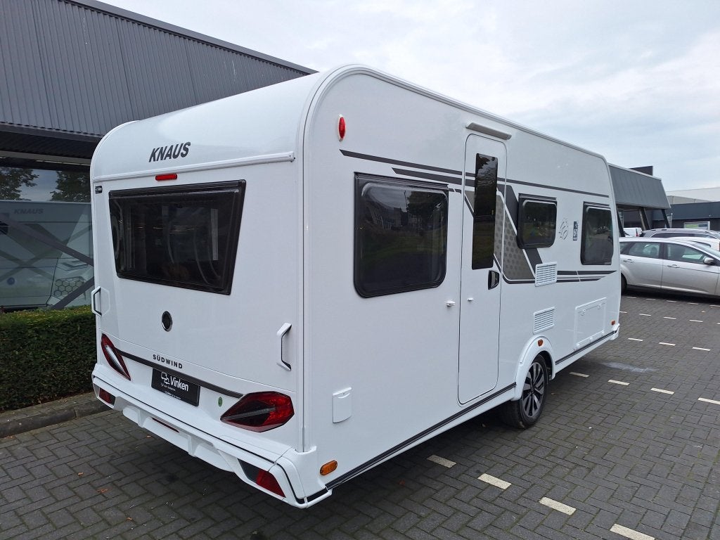Knaus Sudwind 60 Years 460 EU VINKEN VOORRAAD VOORDEEL, Serviceluik, Standaardzit, Bedrijf, Knaus