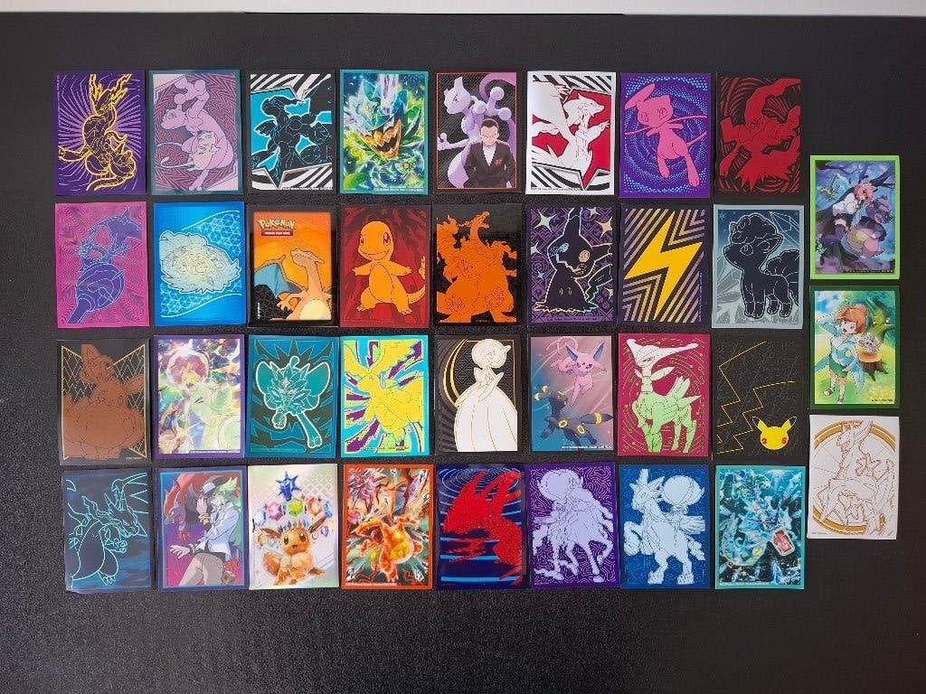 35 verschillende originele Pokémon sleeves, Hobby en Vrije tijd, Ophalen of Verzenden, Nieuw, Sleeves of Kaarthoesjes, Foil