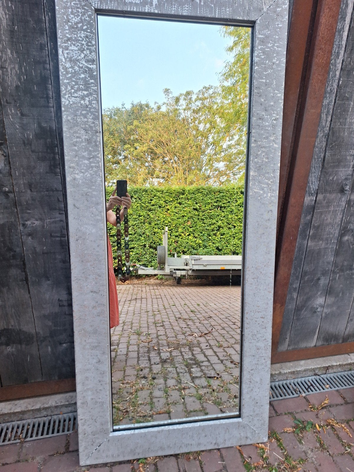 hele grote spiegel met aluminium  lijst, Huis en Inrichting, Woonaccessoires | Spiegels, Ophalen of Verzenden, Zo goed als nieuw
