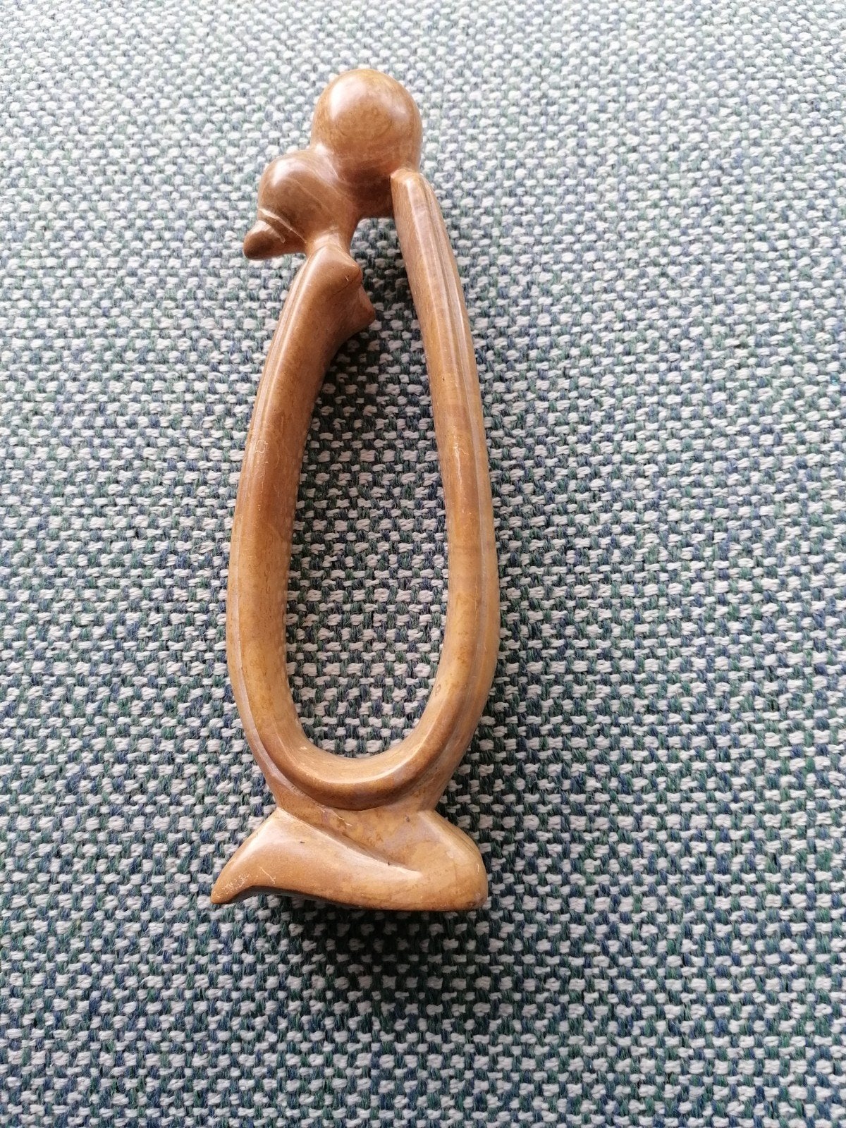 Stenen beeldje van omhelzend paar, Minder dan 20 cm, Ophalen of Verzenden, Handgemaakt, Steen of Keramiek