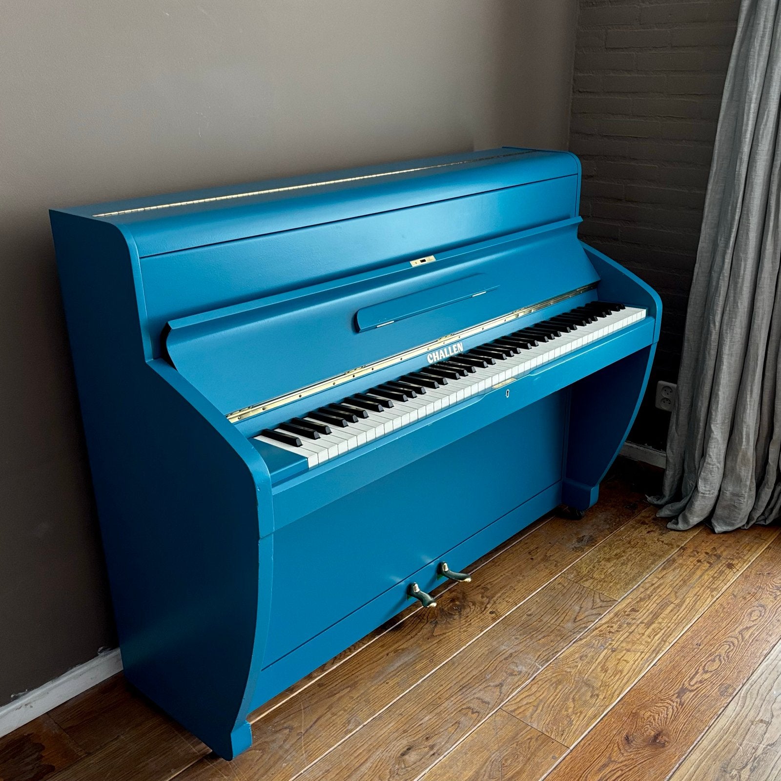 Challen Piano - Unieke Blauwe Kleur, Muziek en Instrumenten, Piano's, Ophalen, Gebruikt, Overige kleuren, Piano