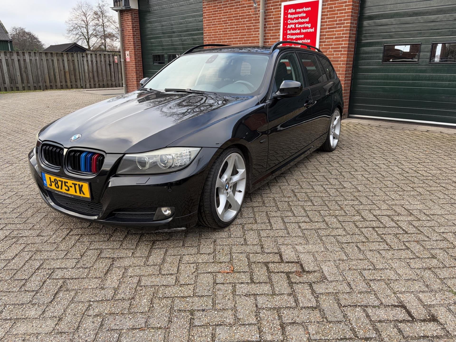 BMW 3-serie Touring 320i Autmaat Sport Goed onderhouden, Automaat, Euro 5, Achterwielaandrijving, Zwart