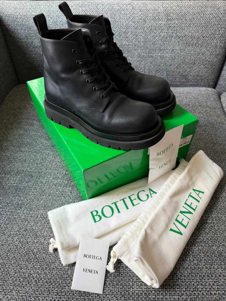 Bottega Veneta Lug Lace-Up Boots Zwart Maat 41, Zwart, Boots, Ophalen of Verzenden, Zo goed als nieuw