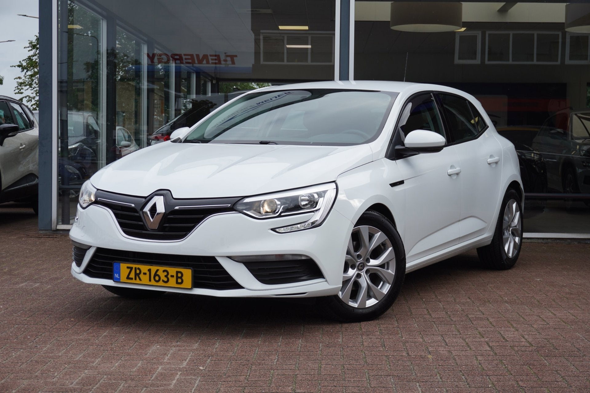 Renault Mégane 1.3 TCe Limited 5deurs | Airco | CarPlay | N, Dealer onderhouden, Stof, Euro 6, 4 cilinders