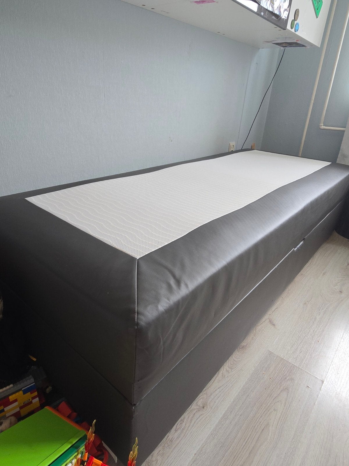 Eenpersoonsbed met opbergruimte - Zo goed als nieuw, Ophalen, Overige materialen, Gebruikt, Eenpersoons