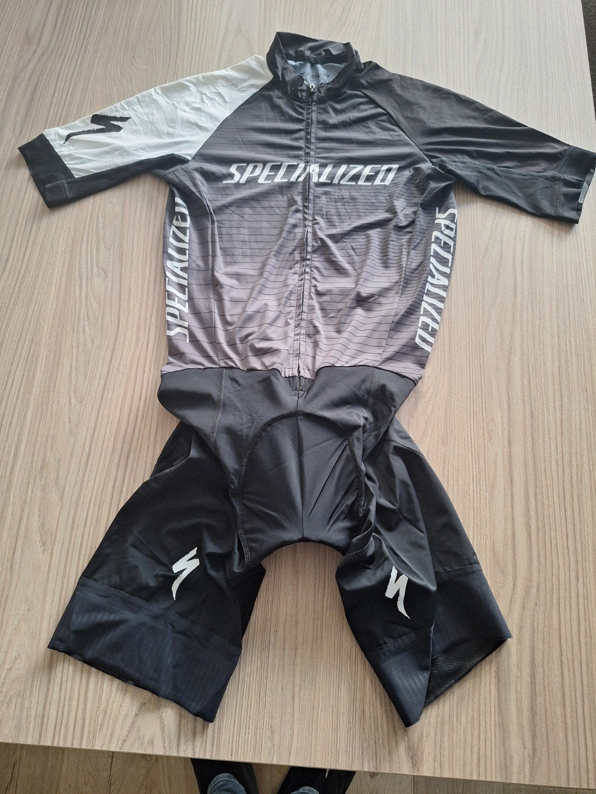 Specialized aeropak, maat L maar valt als M., Ophalen, Zo goed als nieuw, Bovenkleding