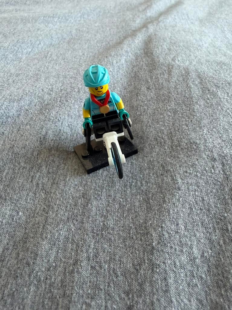 Lego minifigure serie 22, Ophalen of Verzenden, Zo goed als nieuw