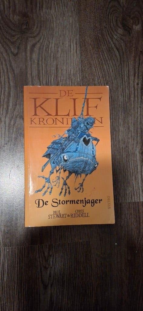 De klif kronieken: de Stormenjager - Paul Stewart et al., Gelezen, Ophalen of Verzenden, Fictie, Paul Stewart en Chris Riddell