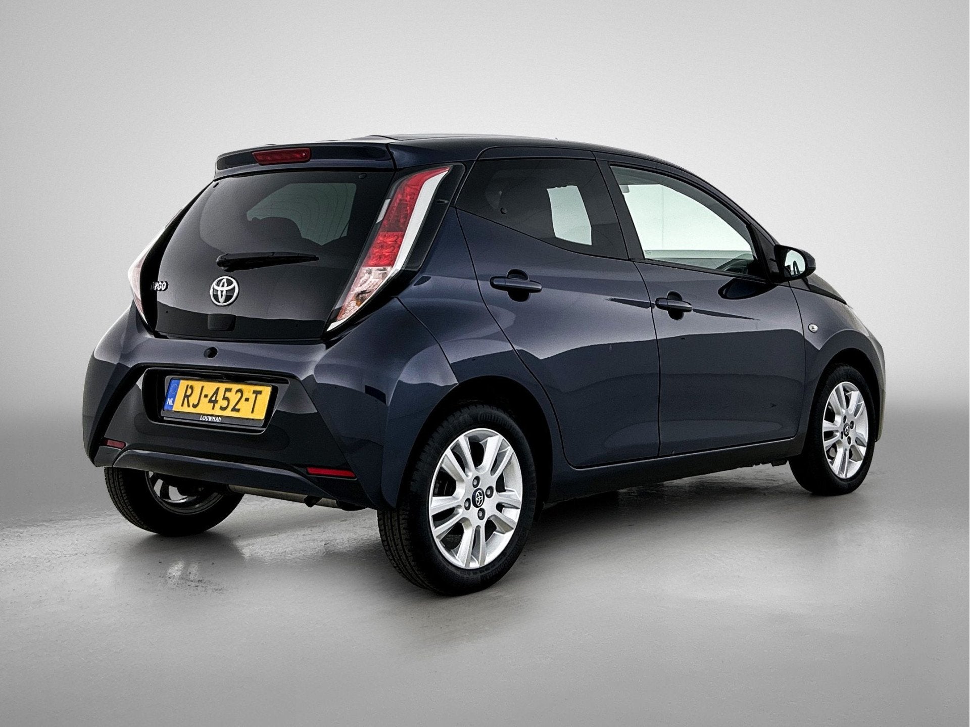 Toyota Aygo 1.0 VVT-i x-joy automaat | Dealer onderhouden |, Auto's, 12 maanden, Gebruikt, Euro 6, Leder en Stof