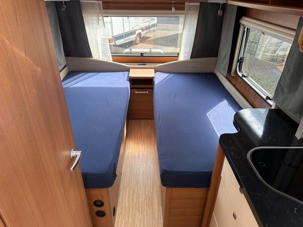 LMC Musica 470E, voortent, mover, cassetteluifel, fietsenrek, Caravans en Kamperen, Caravans, Bedrijf, Treinzit, 5 tot 6 meter