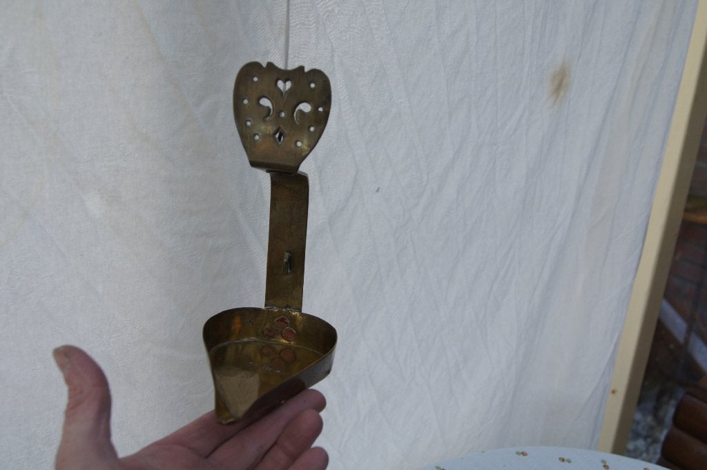 Antieke koperen olielamp met hartdecoratie, Antiek en Kunst, Antiek | Lampen, Ophalen of Verzenden