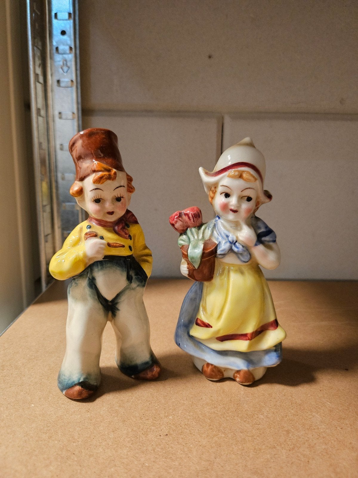 Keramische beeldjes: Hollands jongetje en meisje, Verzamelen, Beelden en Beeldjes, Ophalen of Verzenden