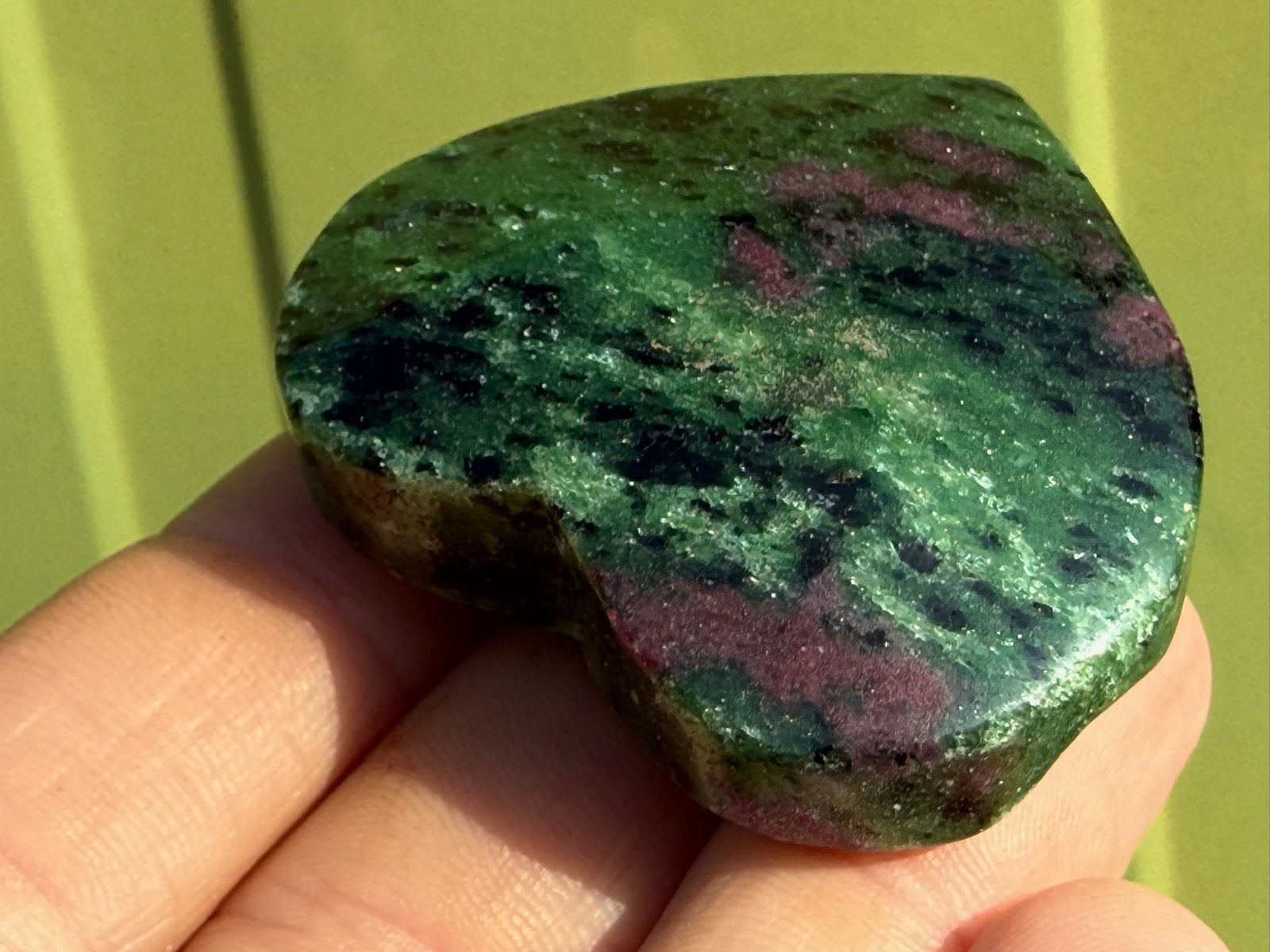 Robijn in Zoisiet Tanganyika artstone mineralen UV Actief, Verzamelen, Ophalen of Verzenden, Mineraal