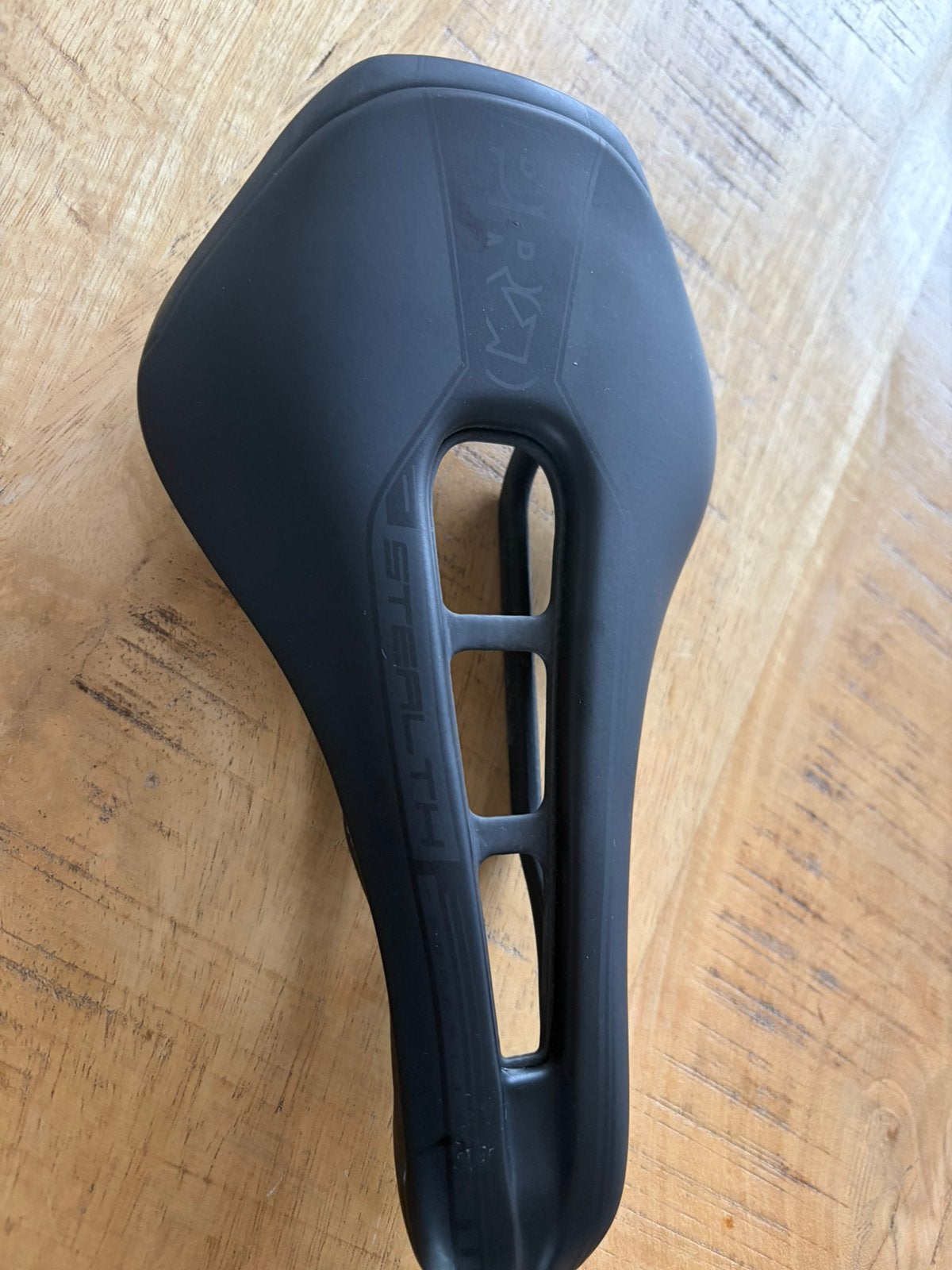 Pro Stealth Superlight carbon zadel 142mm zgan, Fietsen en Brommers, Ophalen of Verzenden, Zo goed als nieuw, Zadel, Carbon