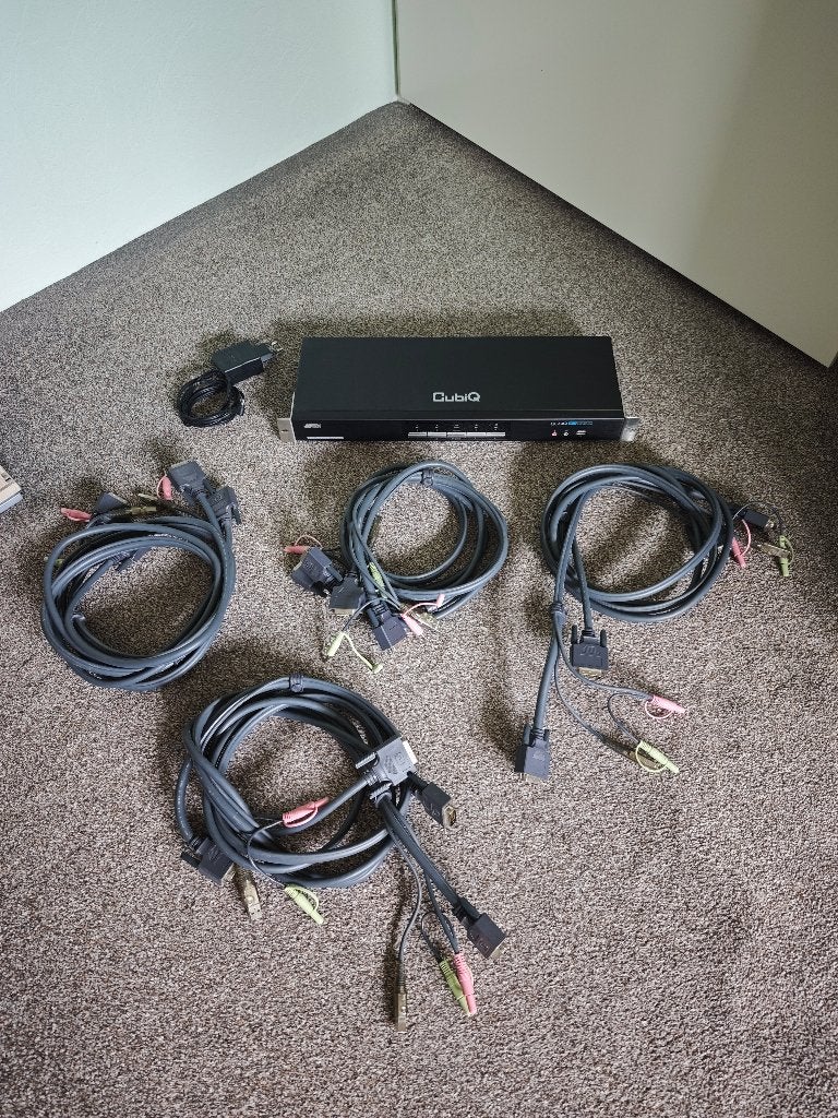 ATEN CS1644 4-Port USB 2.0 DVI Dual View KVM, Ophalen of Verzenden, Zo goed als nieuw