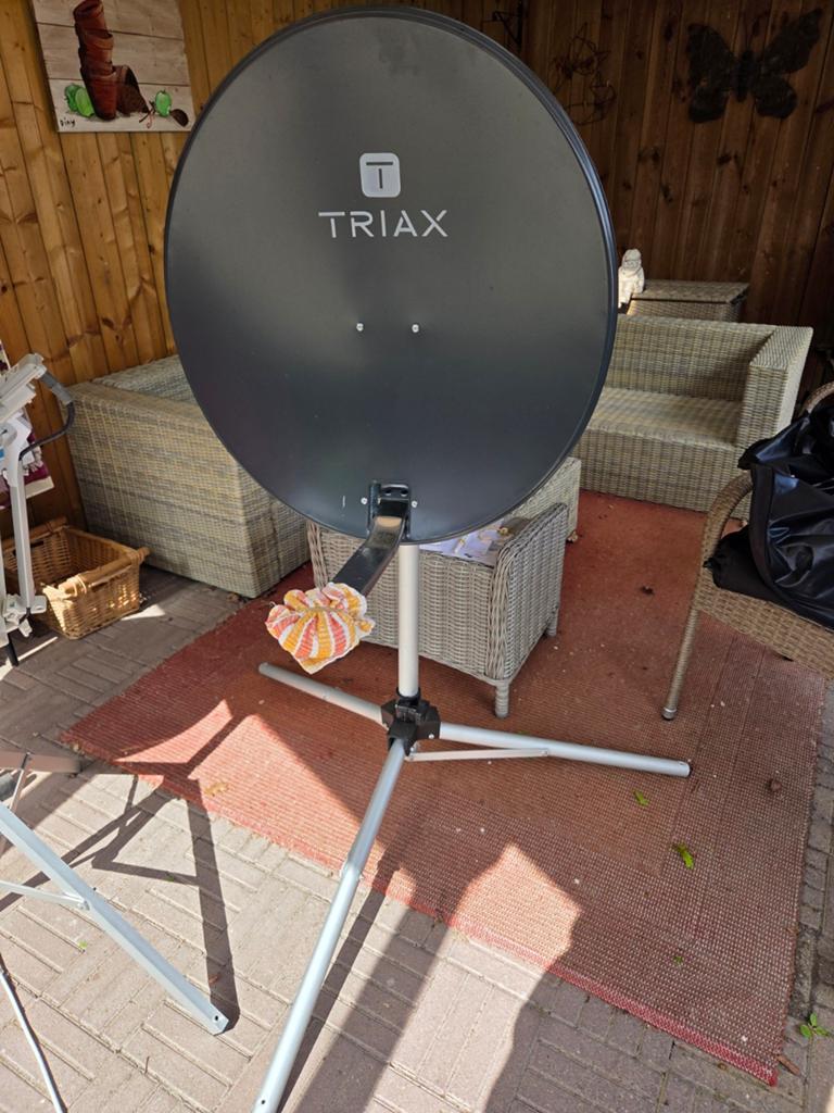 Triax schotelantenne met statief en satfinder, Ophalen, Gebruikt, (Schotel)antenne, Overige merken