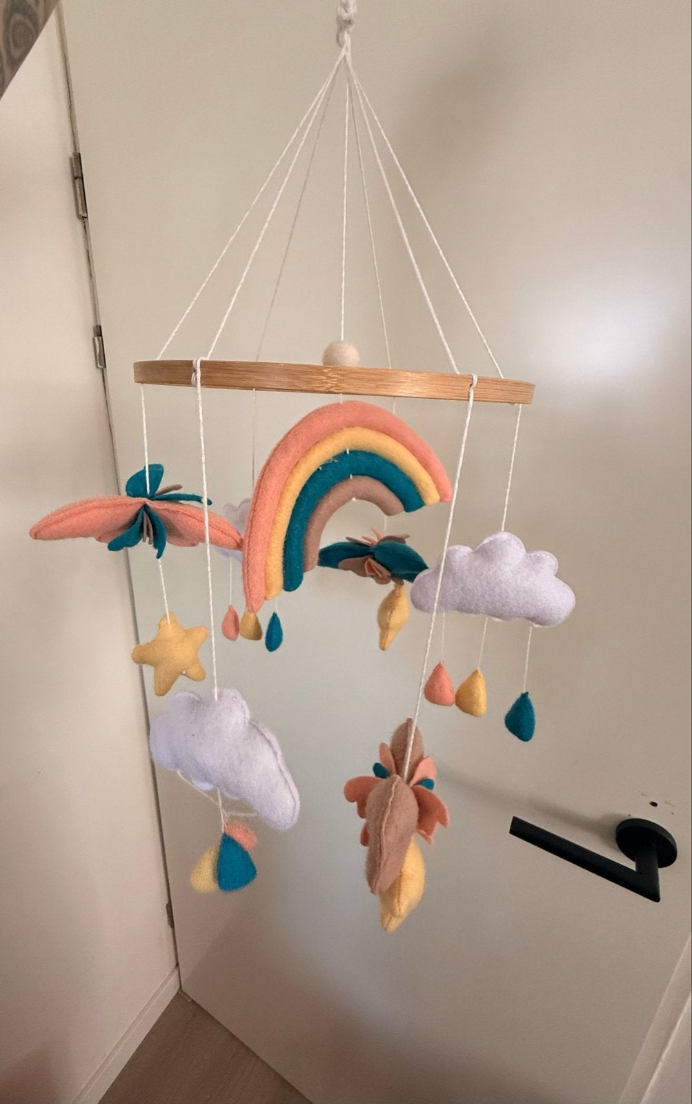 Mooie box mobiel met regenboog en wolkjes, Kinderen en Baby's, Ophalen of Verzenden, Zo goed als nieuw, Mobiel