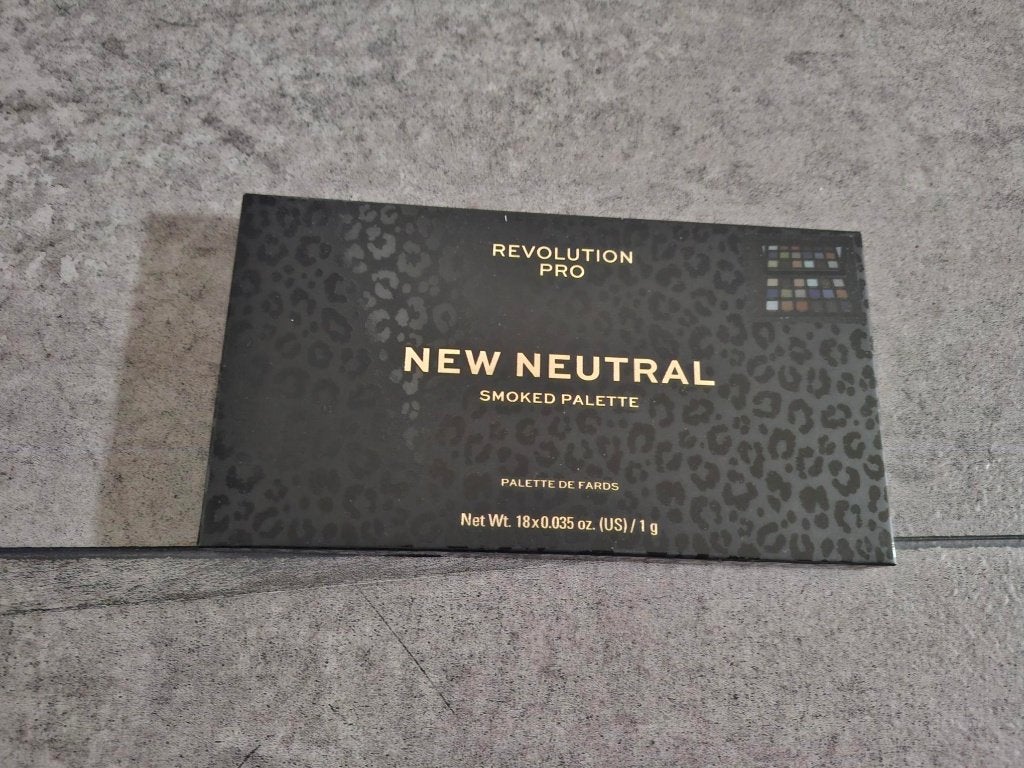 Revolution Pro Oogschaduw Palette – Smoked (advr 92), Nieuw, Ophalen of Verzenden, Make-up, Overige kleuren
