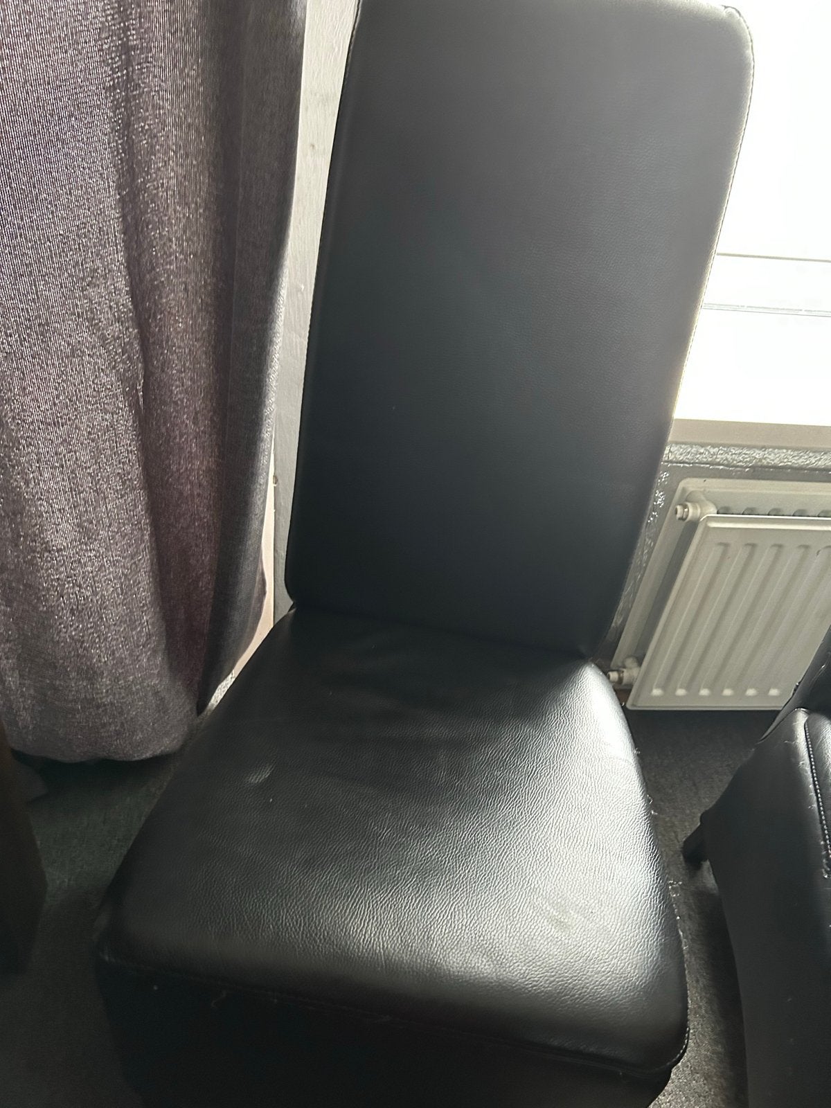 2 stuks Zwarte Leren Eetkamerstoelen, Huis en Inrichting, Stoelen, Ophalen, Gebruikt, Twee, Zwart