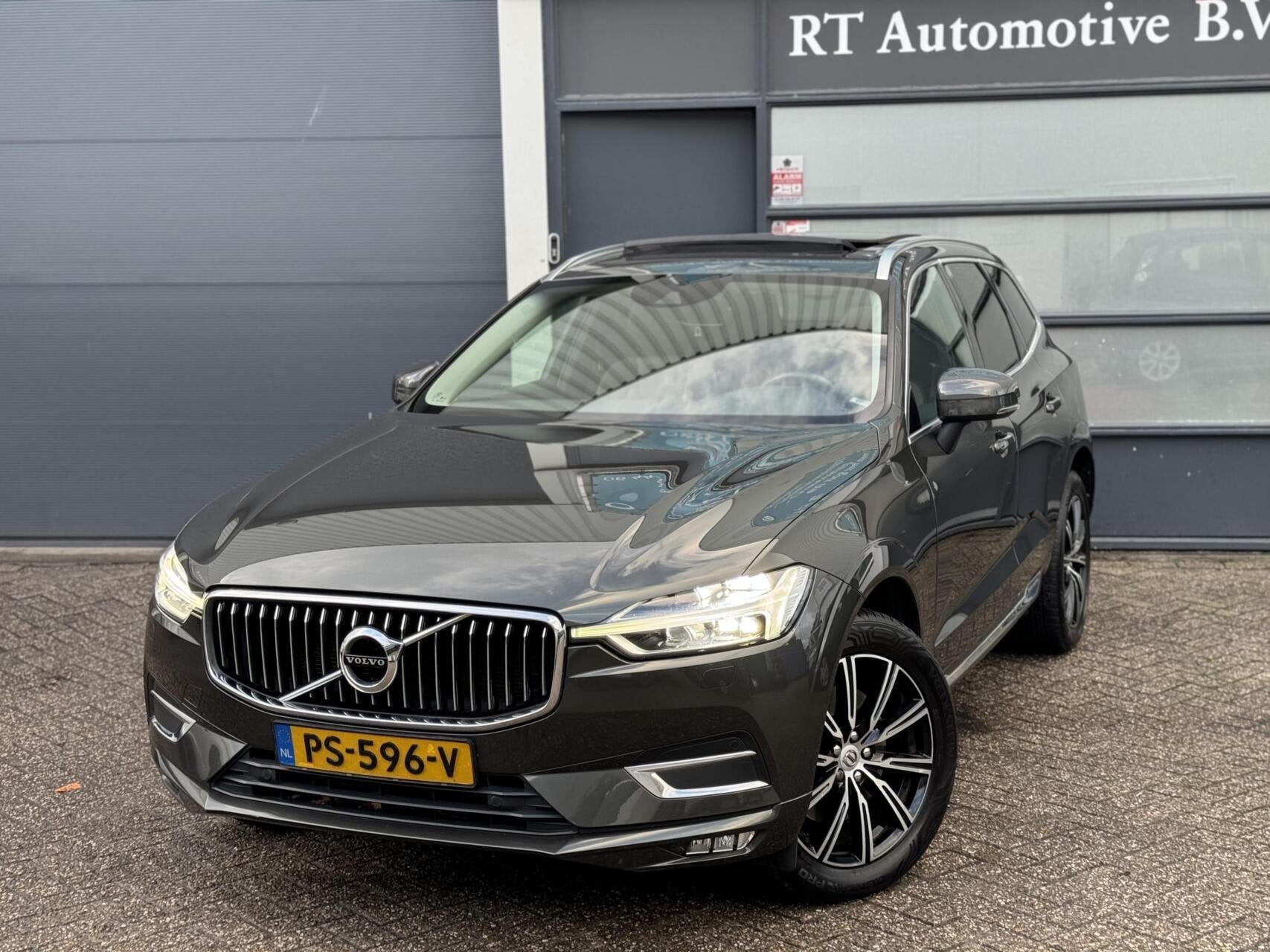 Volvo XC60 2.0 T5 AWD Inscription Panorama /Leder Dealer OH, Auto's, Automaat, Gebruikt, Euro 6, 1969 cc