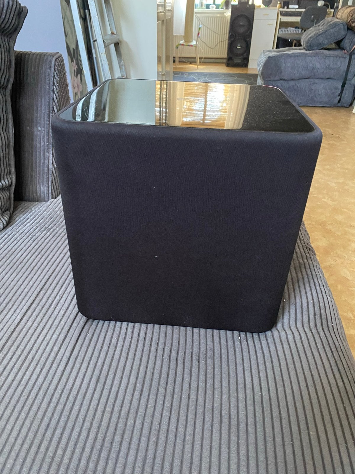 KEF Kube 2 Subwoofer - Krachtige Bass voor Thuisbioscoop, Subwoofer, Zo goed als nieuw, Basreflex, KEF