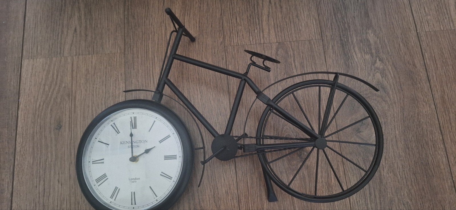 Klok in vorm van fiets, Ophalen, Wandklok