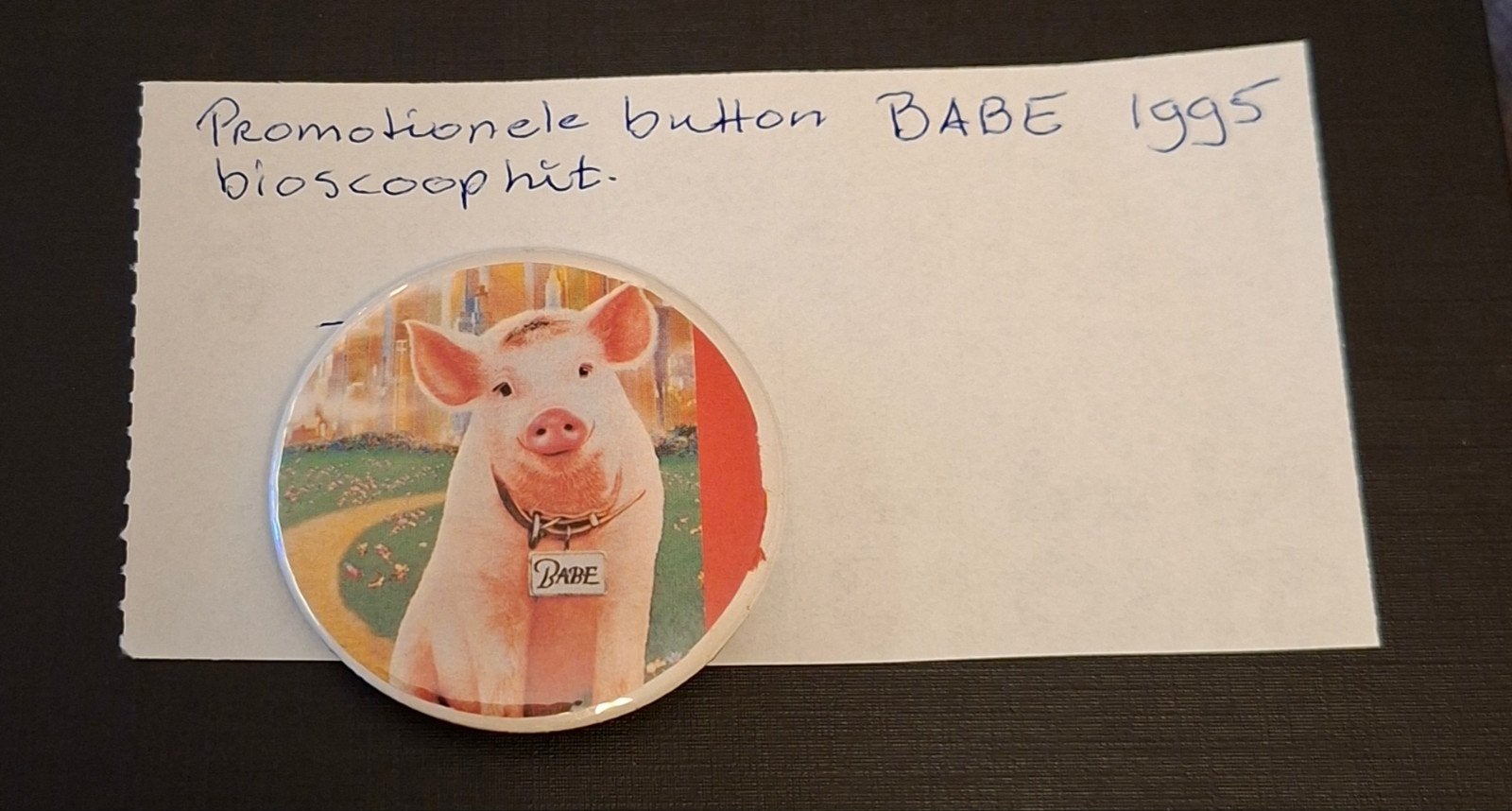 promotie button groot BABE bioscoopfilm 1995 ( big/varken), Ophalen of Verzenden