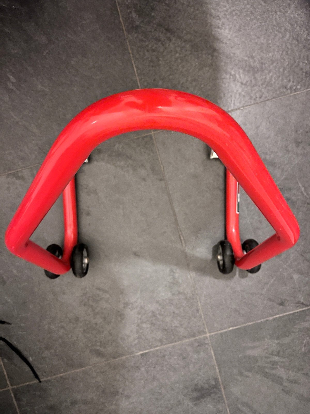 Zo goed als nieuwe rode motor paddock stand, Motoren, Accessoires | Overige, Ophalen, Zo goed als nieuw