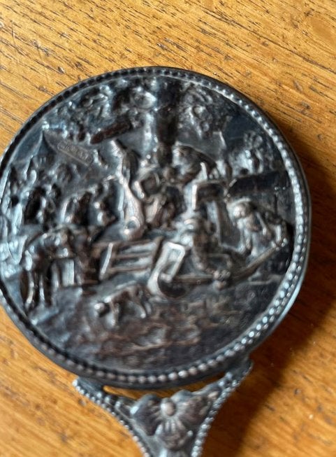 Oud Handspiegeltje met Reliëf, Antiek en Kunst, Ophalen of Verzenden, Rechthoekig, Minder dan 50 cm
