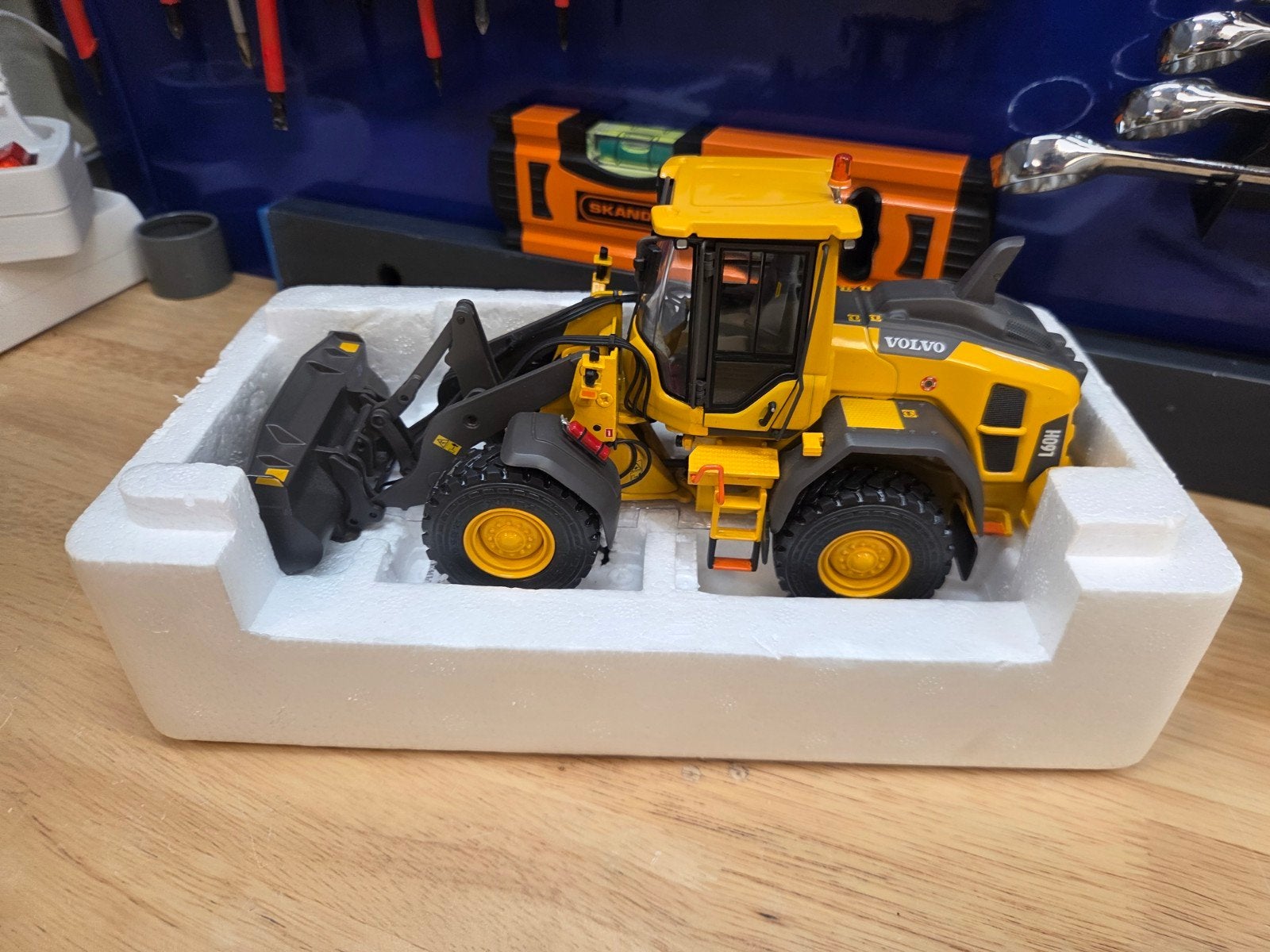 Volvo L60H AT collections NIEUW 1:32 1ste uitgave, Hobby en Vrije tijd, Modelauto's | 1:32, Ophalen of Verzenden, Nieuw, Tractor of Landbouw