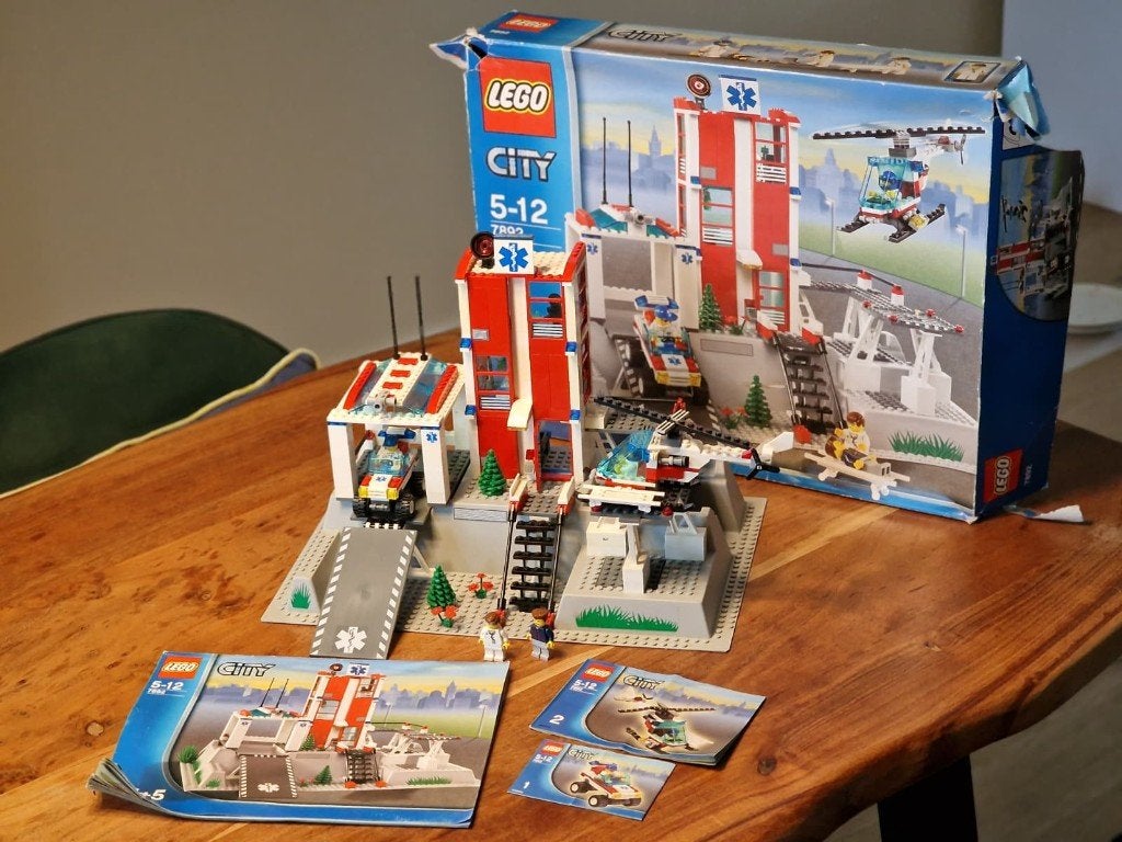 Lego City 7892 Ziekenhuis - 2006, Lego, Ophalen of Verzenden, Complete set, Inclusief minifiguren