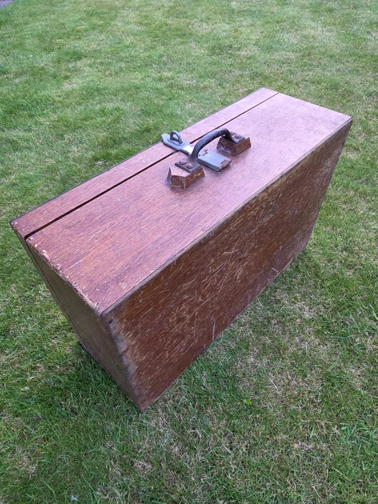 Robuuste houten kist koffer tafel opbergkist met handvat, Ophalen, Minder dan 50 cm, Gebruikt, 50 tot 100 cm
