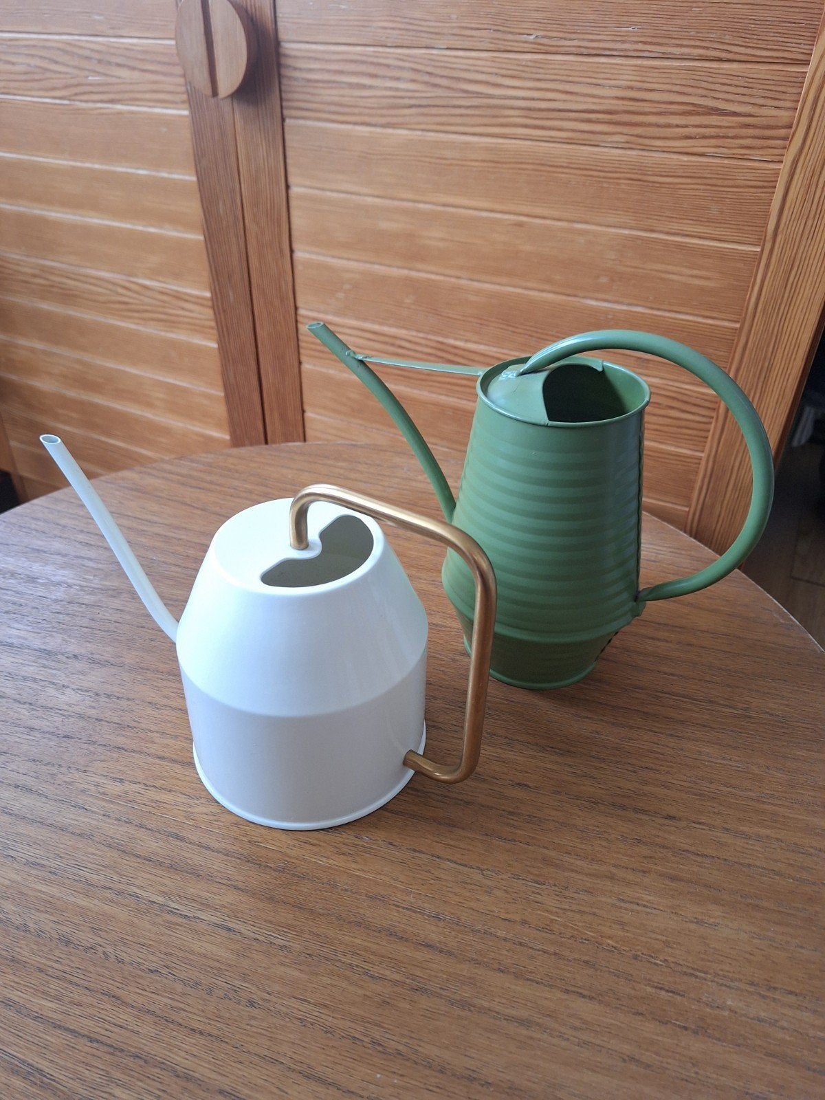 Twee gietertjes - wit/goud (Ikea) en groen (Esschert design), Ophalen, Minder dan 100 cm