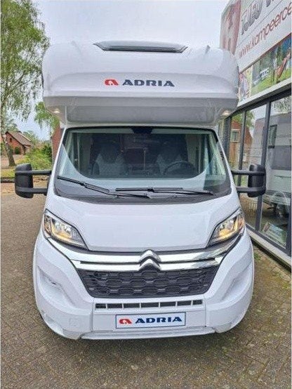 Adria Coral XL Axess 660 SL | 2025 | 165 PK | 11.000 km, Chemisch toilet, Alkoof, Startonderbreker, Vloeistofverwarming