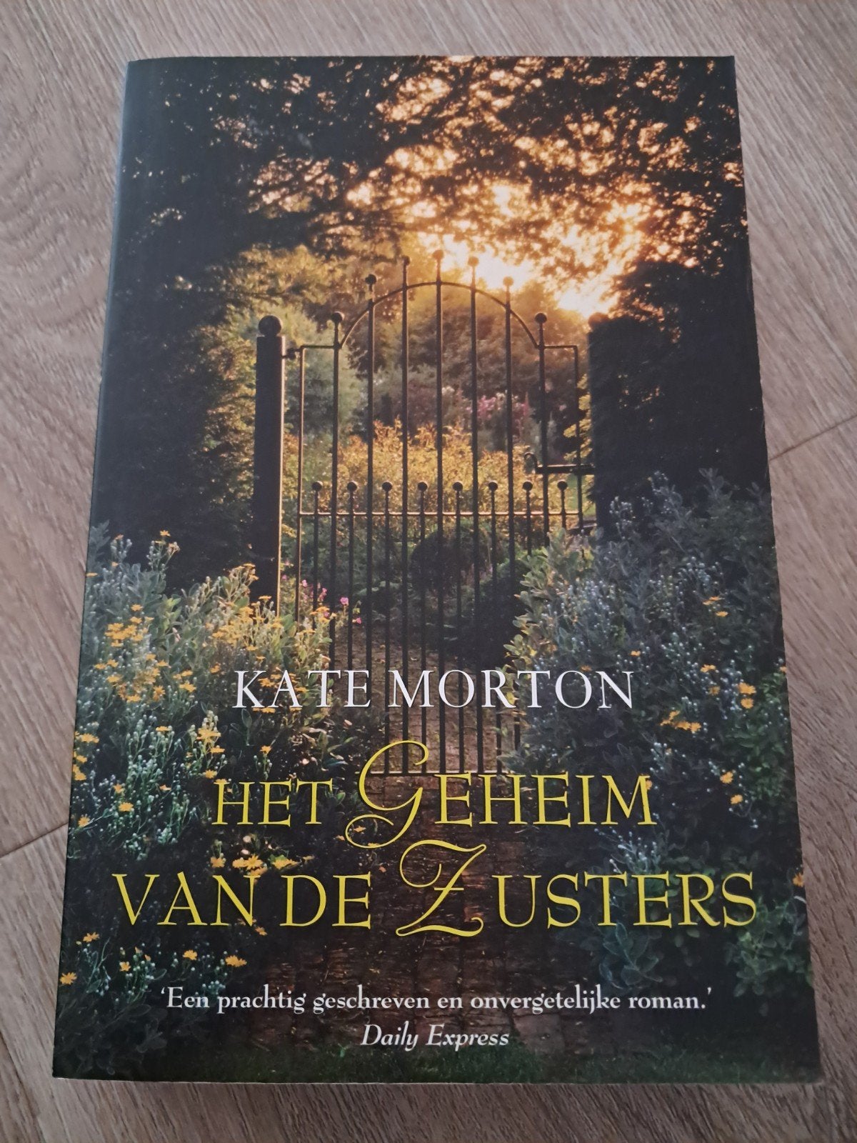 C3 Kate Morton - Geheim van de zusters, Kate Morton, Ophalen of Verzenden, Zo goed als nieuw, Nederland