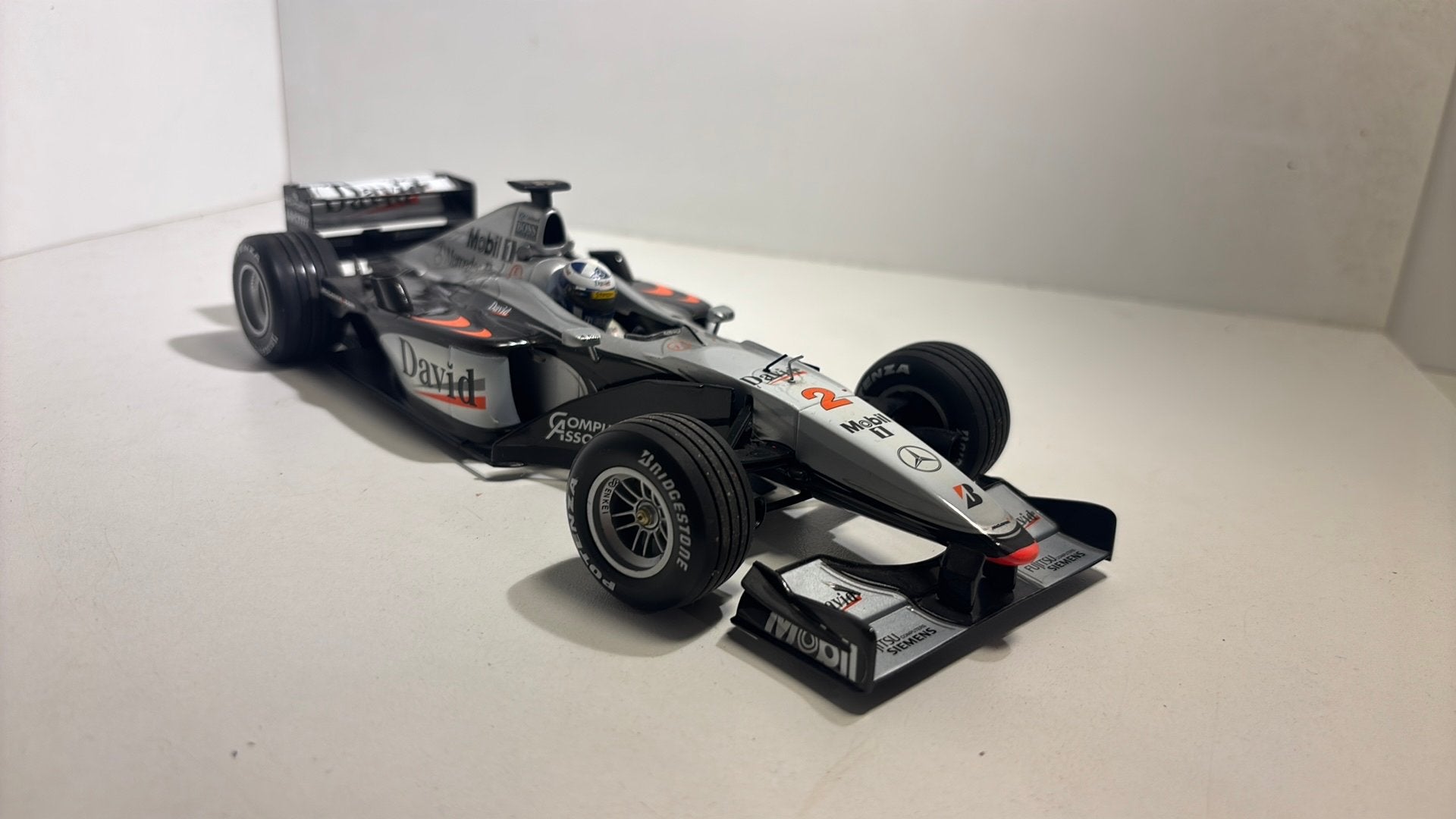 F1 McLaren mercedes mp4/15 coulthard 2000 minichamps 1.18