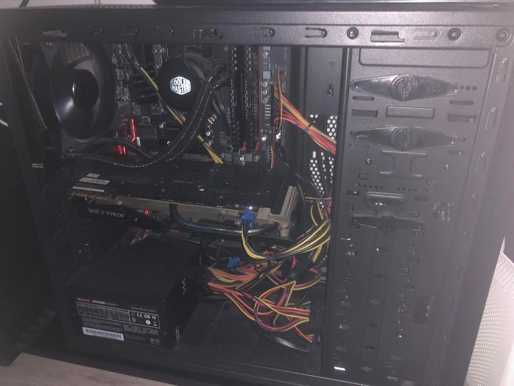 Gaming pc met monitor, Computers en Software, Desktop Pc's, Ophalen of Verzenden, Zo goed als nieuw, Met monitor, Gaming