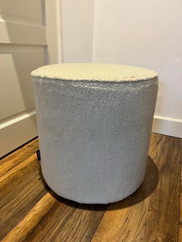 Woood poef met boucléstof, Ophalen, Minder dan 50 cm, Rond, Zo goed als nieuw