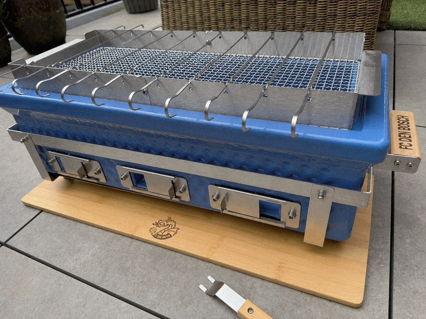 NIEUW IN DOOS FC den Bosch Patton houtskool bbq tafel grill, Ophalen, Nieuw, Patton, Met accessoires