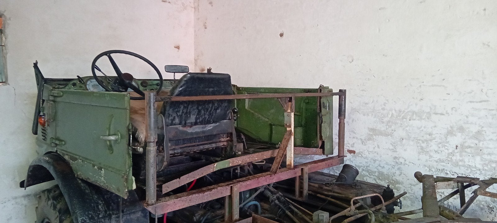 Gezocht: Cabrio cabine of achterwand Unimog 421, Ophalen of Verzenden