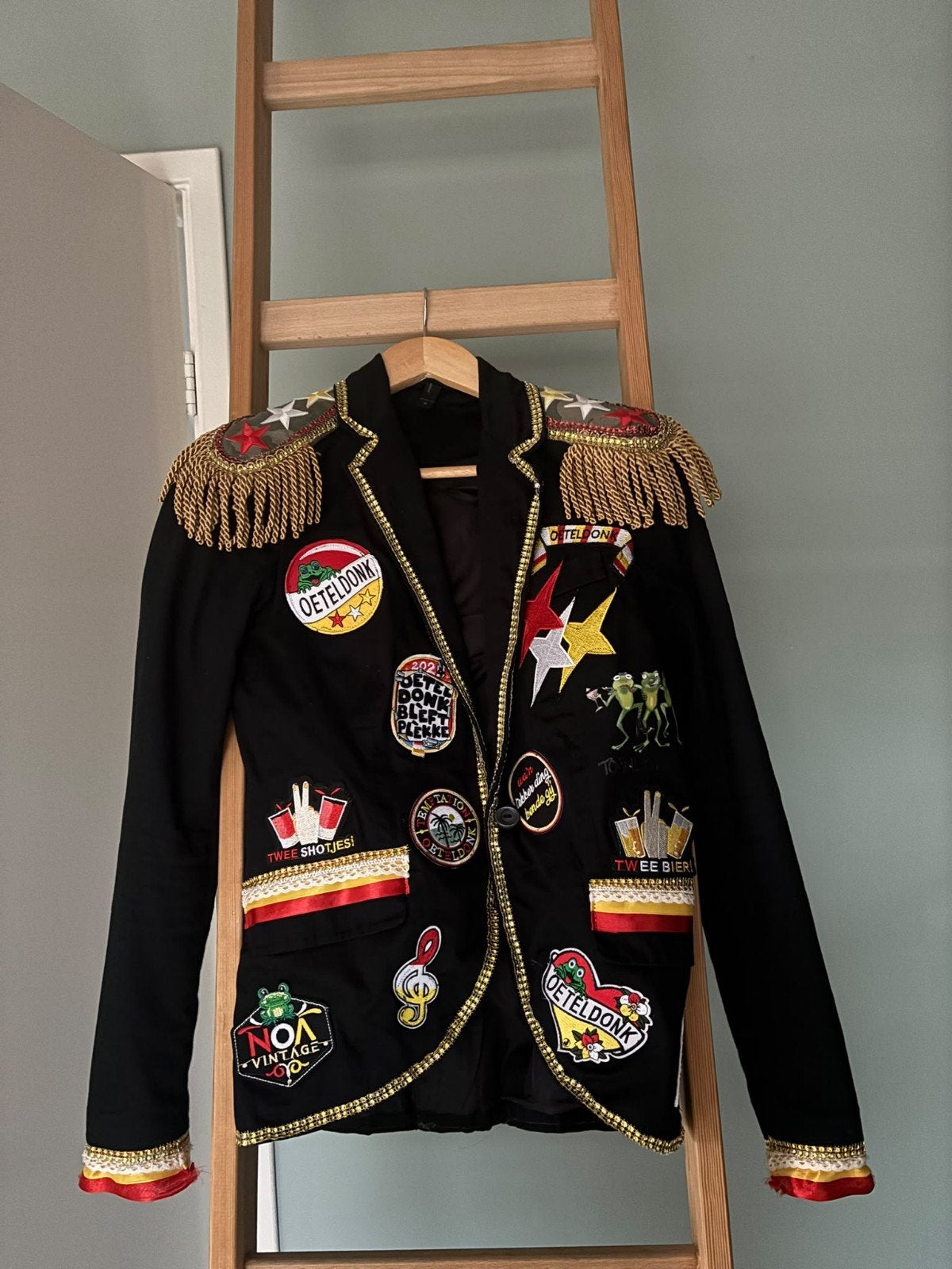 Zeer mooi oeteldonk jasje dames maat 38 valt als S, Maat 38/40 (M), Carnaval, Ophalen of Verzenden, Zo goed als nieuw